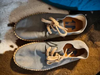 Zapatillas Eleven grises