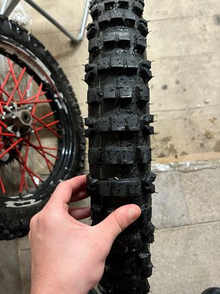 Llantas Derbi con Radios Rojos