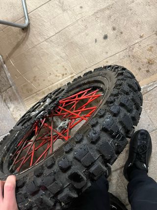 Llantas Derbi con Radios Rojos