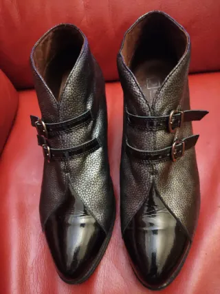 Botines Pitillos Piel Negros y Dorados