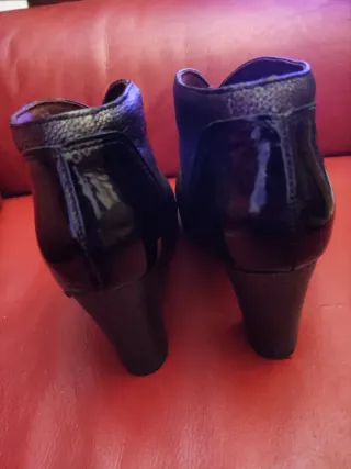 Botines Pitillos Piel Negros y Dorados