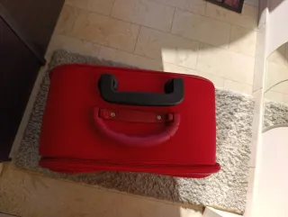 Valigia rossa da viaggio