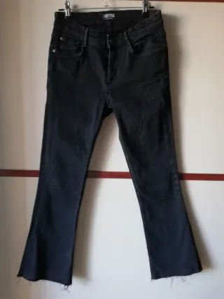 Pantalón vaquero negro flare