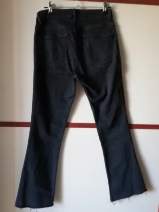 Pantalón vaquero negro flare
