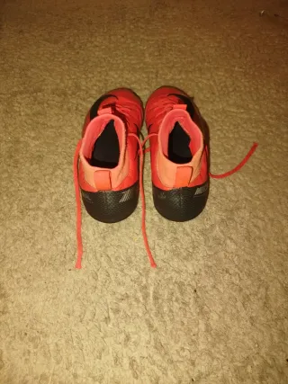 Scarpe da calcio Nike rosse e nere