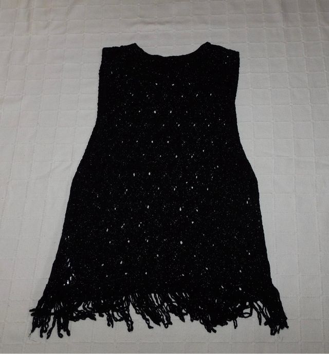 Chaleco Zara negro con flecos