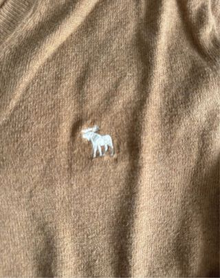 Jersey cuello pico Abercrombie & Fitch Marrón