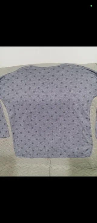 Jersey de pico con lunares brillantes gris