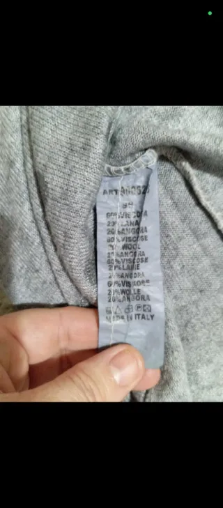 Jersey de pico con lunares brillantes gris