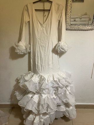 Traje de flamenca blanco con volantes