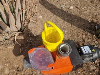 Bomba de piscina naranja