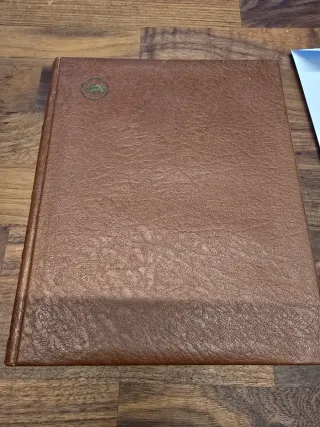 Lote de sellos y 3 álbumes para David.