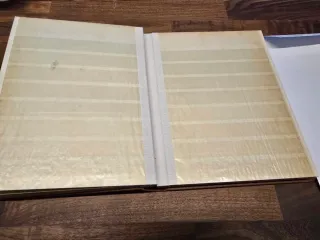 Lote de sellos y 3 álbumes para David.