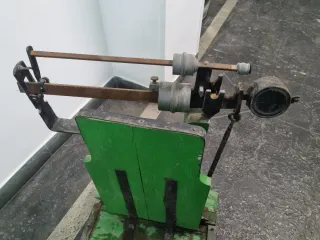 Báscula antigua decorativa verde