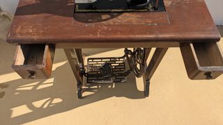 Máquina de coser Wertheim con mesa