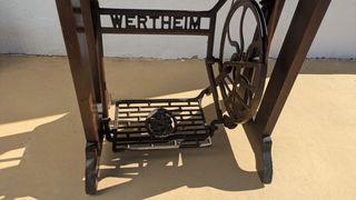 Máquina de coser Wertheim con mesa