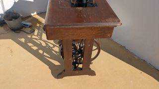 Máquina de coser Wertheim con mesa