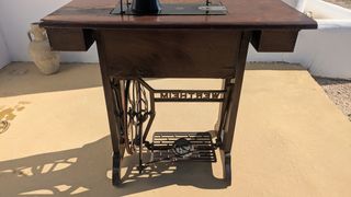 Máquina de coser Wertheim con mesa