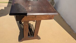 Máquina de coser Wertheim con mesa