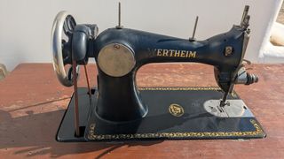 Máquina de coser Wertheim con mesa