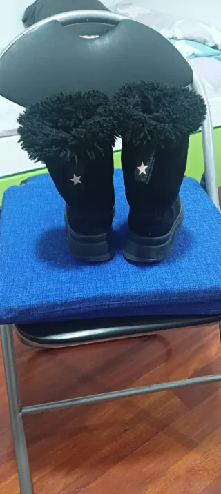 Botas de niña negras con estrellas