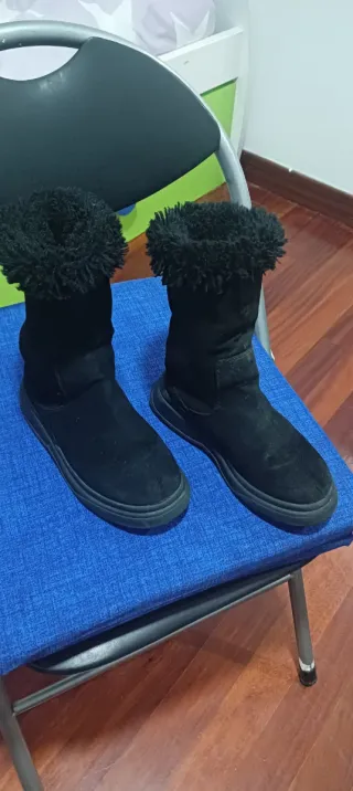 Botas de niña negras con estrellas