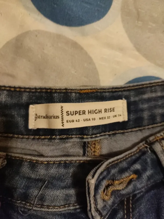 Vaqueros cortos desgastados