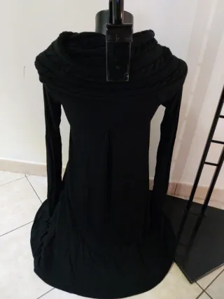 Vestito Twin-Set nero con sciarpa