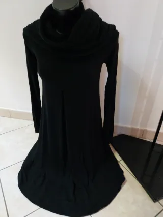 Vestito Twin-Set nero con sciarpa