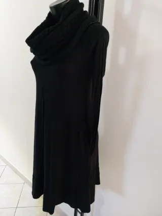 Vestito Twin-Set nero con sciarpa