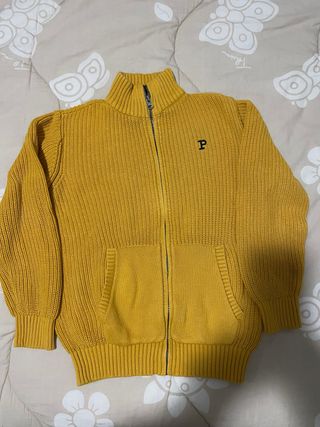 Maglioncino giallo con zip e tasche