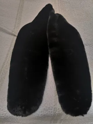 Estola de pelo sintético negra