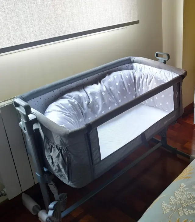 Minicuna Kinderkraft gris estrellas