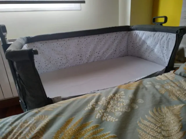 Minicuna Kinderkraft gris estrellas