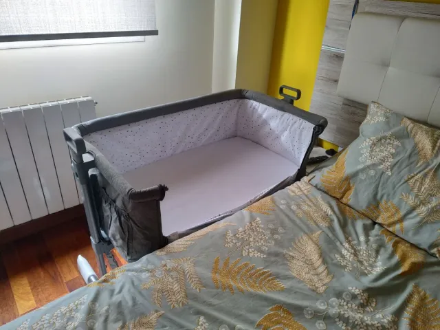 Minicuna Kinderkraft gris estrellas