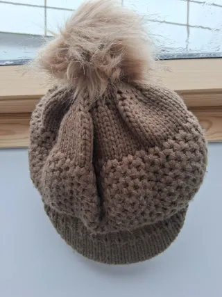 Gorra de lana con pompón
