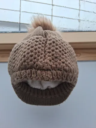 Gorra de lana con pompón