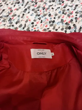 Cazadora polipiel roja