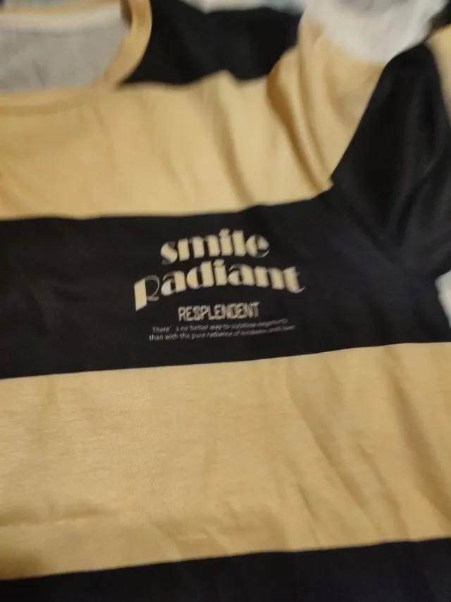 Camiseta rayas amarilla y negro