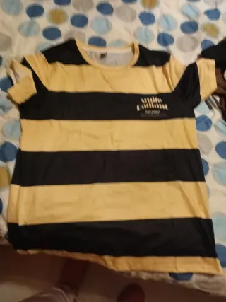 Camiseta rayas amarilla y negro