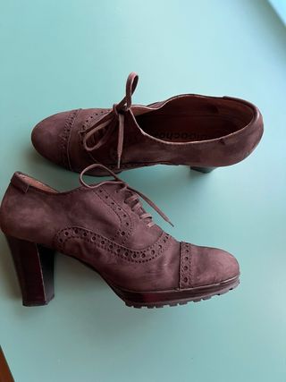 Zapatos de tacón marrones