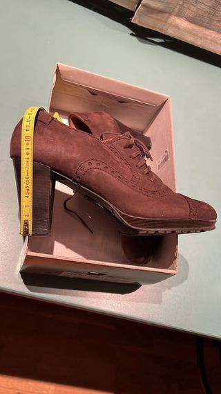 Zapatos de tacón marrones