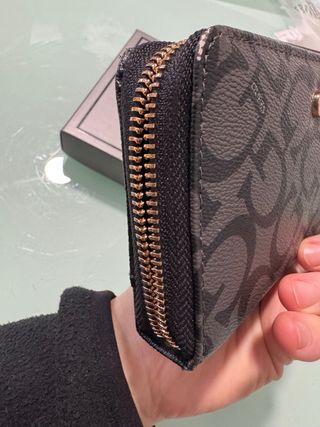 Cartera Guess Mujer Negra y Dorada