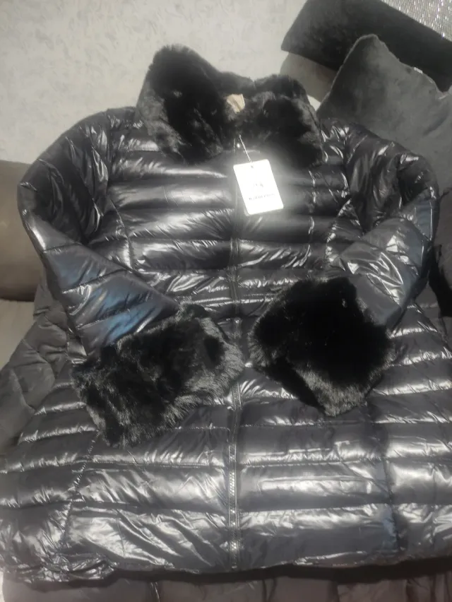 Chaqueta negra mujer con pelo desde la m astaxxxl