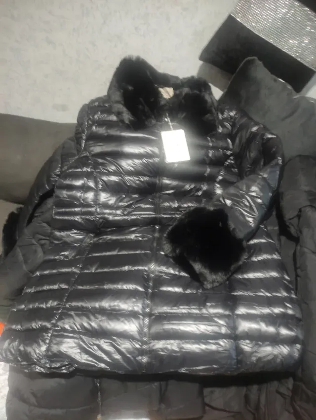 Chaqueta negra mujer con pelo desde la m astaxxxl