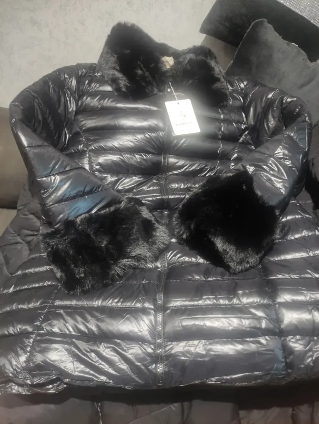 Chaqueta negra mujer con pelo desde la m astaxxxl