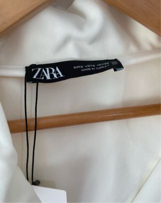 Chaqueta Cortavientos Zara Color Beige y Dorado