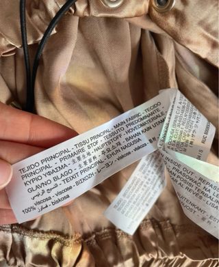 Chaqueta Cortavientos Zara Color Beige y Dorado