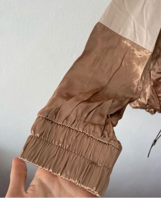 Chaqueta Cortavientos Zara Color Beige y Dorado