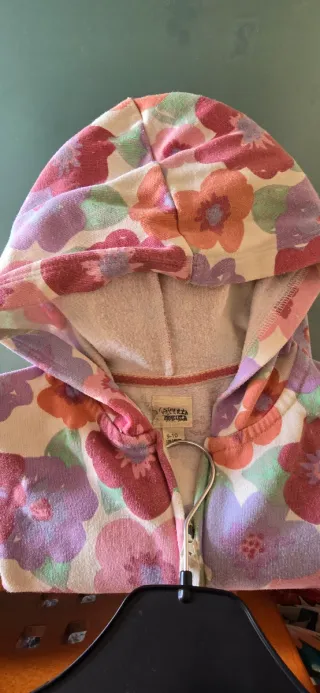 Sudadera niña floral con capucha